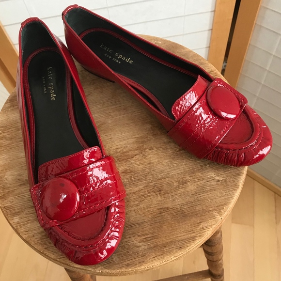 Size 8.5 kate spade red patent loafer big button - Picture 6 of 8